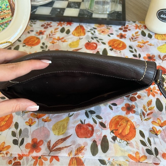 Vintage Coach Pebbled Brown Wristlet - Picture 7 of 10